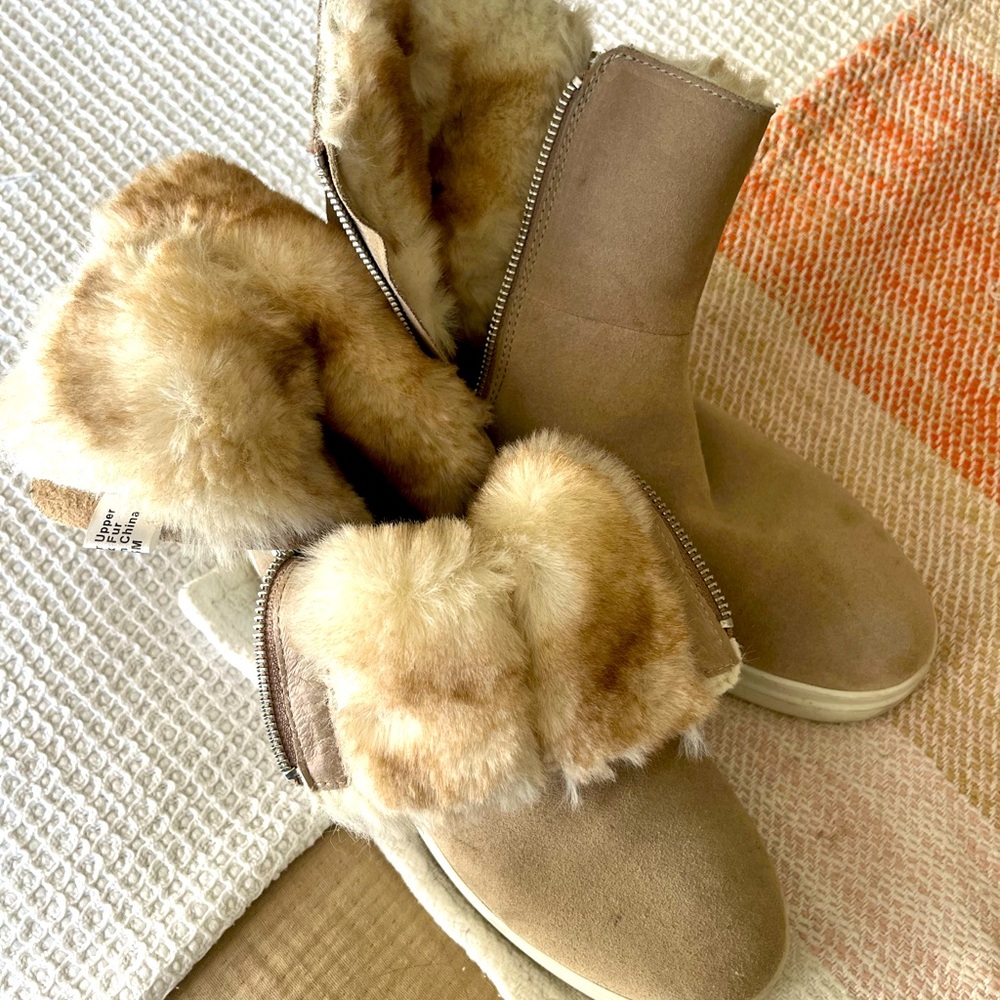 JSlides shoes